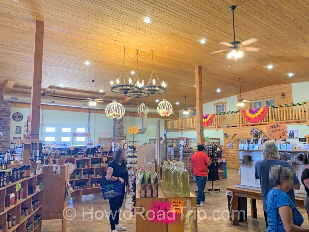 お土産屋 at McGinn's PistachioLand